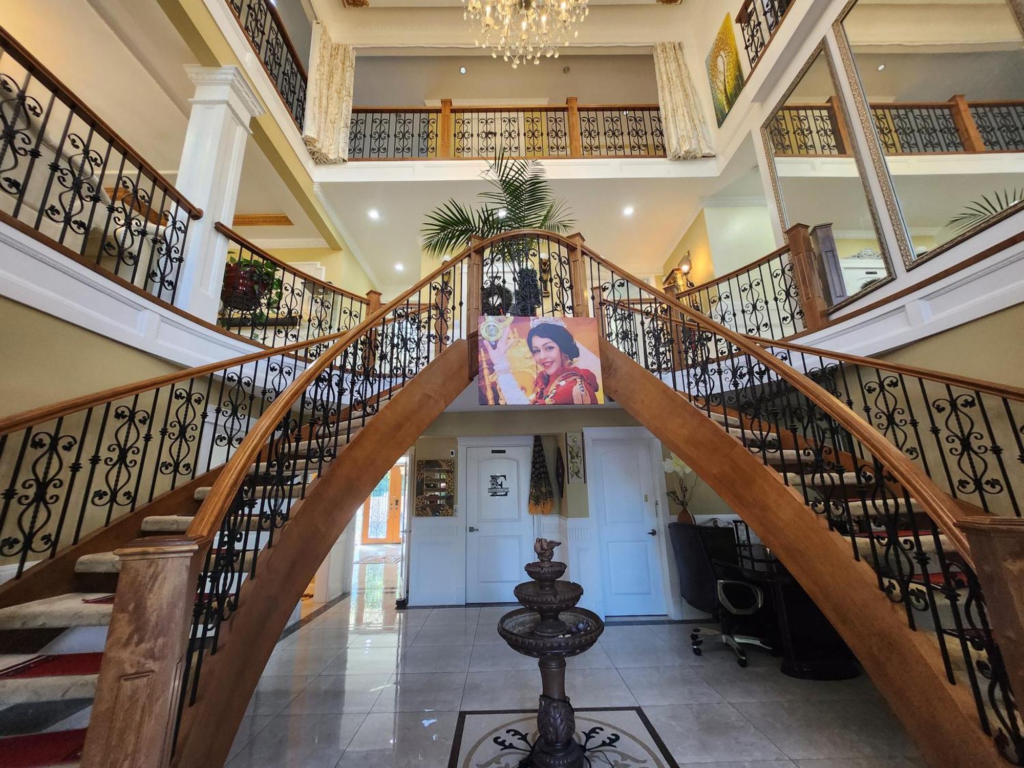 סארי Empress Madani Palace Hotel מראה חיצוני תמונה